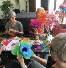 Strandbloemen in crêpe papier maken